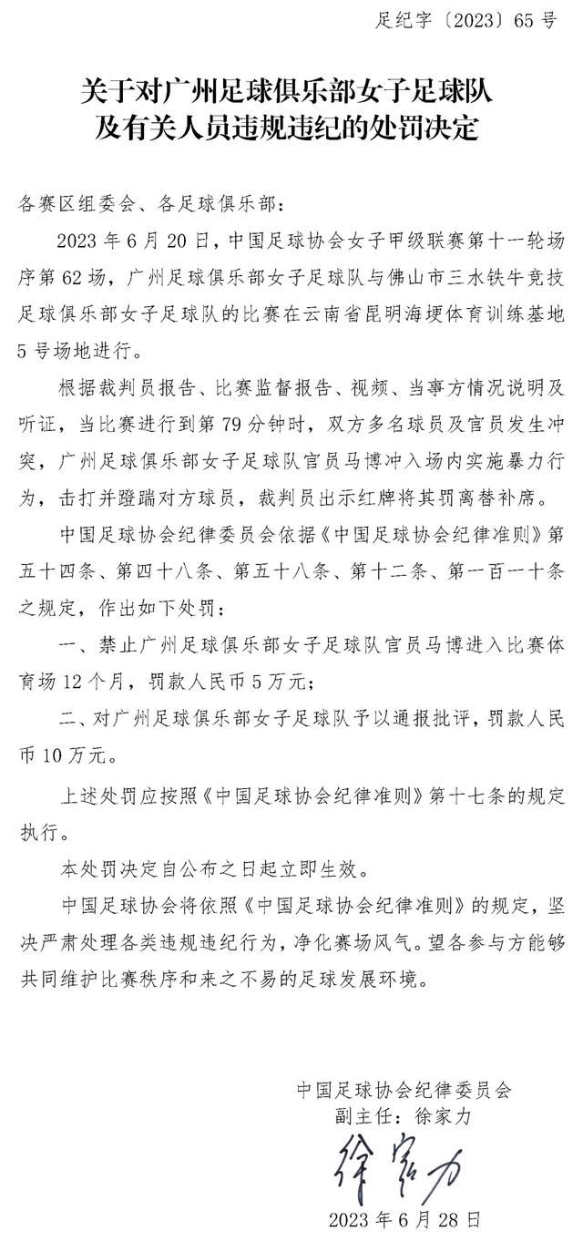 他说完，立刻从腰间掏出一把黝黑的手枪，枪口对准那个监工，毫不犹豫的扣动扳机。